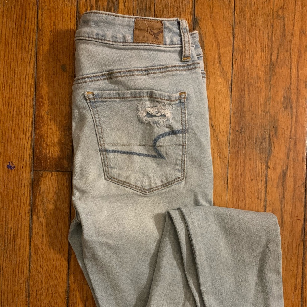 American Eagle Light Wash Distressed Skinny Jeans